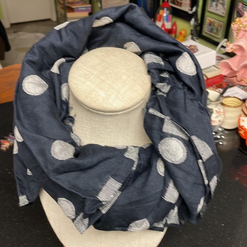 Large Scarf . - image 3